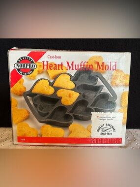 Norpro Cast Iron Heart Muffin Pan 9 Cup Brownie Cornbread Cookie Mold Valentine